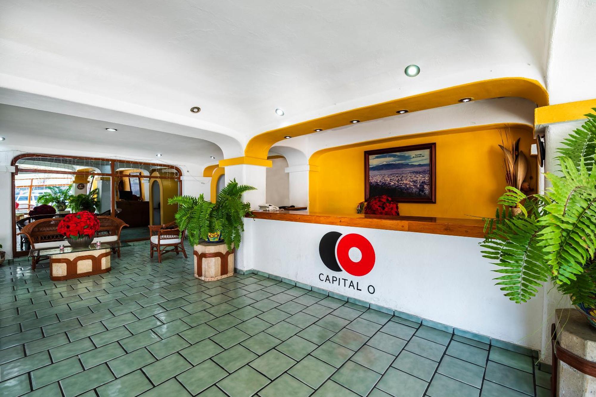 Отель Capital O Colon, Ciudad Guzman Jalisco Экстерьер фото