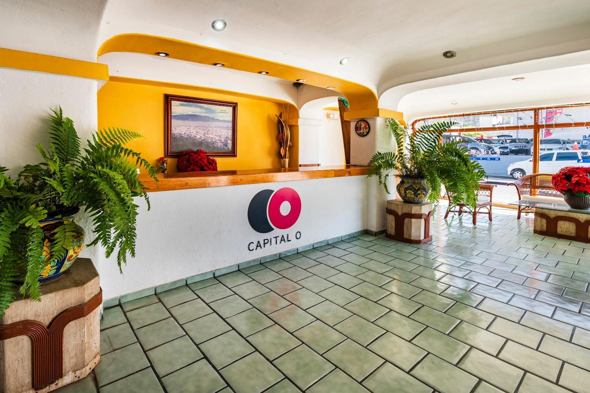 Отель Capital O Colon, Ciudad Guzman Jalisco Экстерьер фото