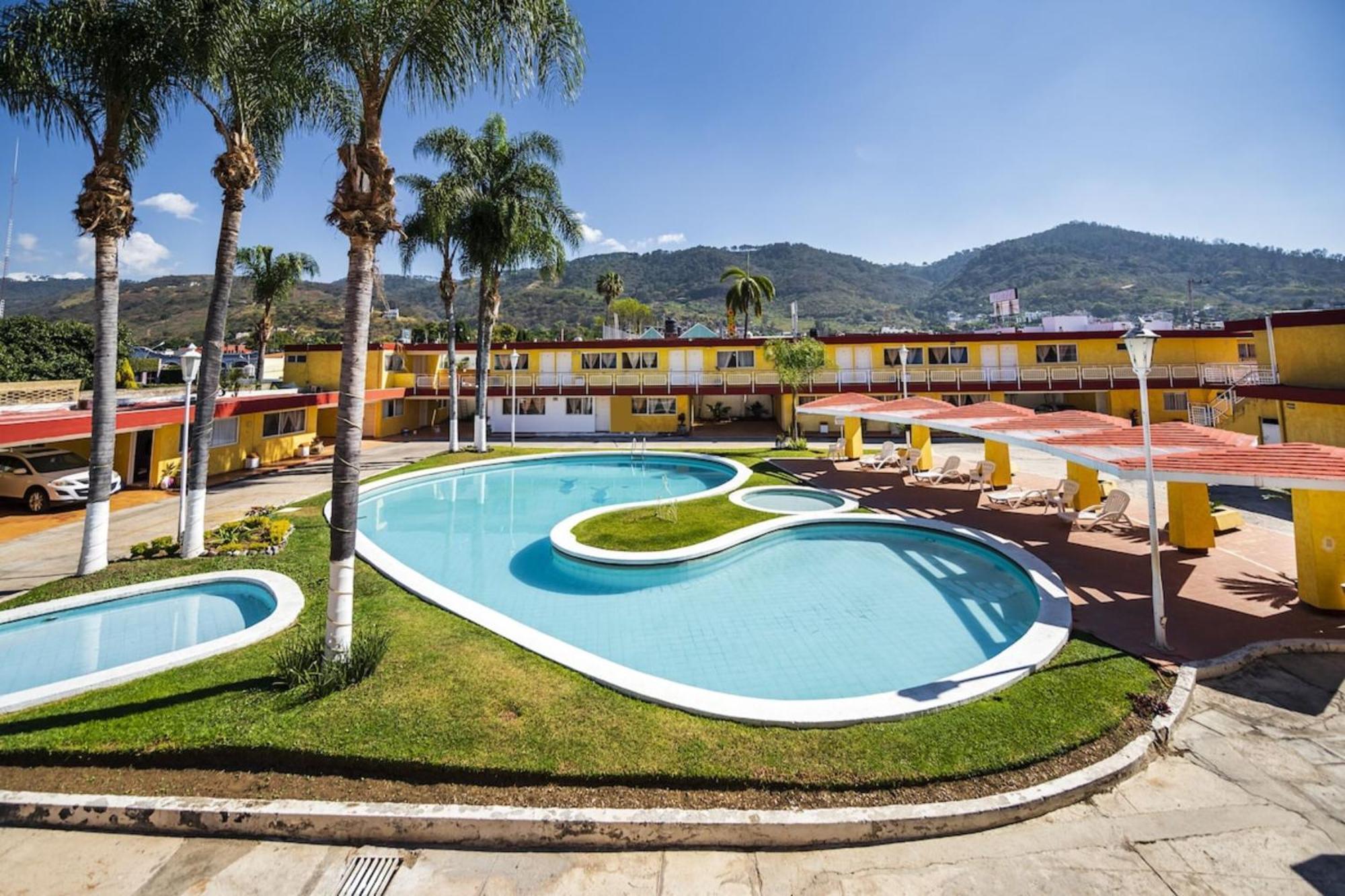 Отель Capital O Colon, Ciudad Guzman Jalisco Экстерьер фото